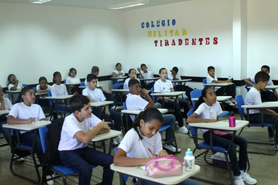 Primeira turma do Colégio Militar Tiradentes, em 2012.